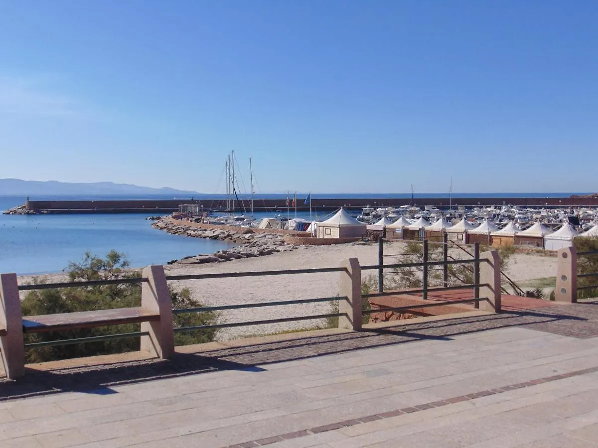 Casa Vacanza Costa Rossa Vista Mare Trinità dʼAgultu 0*,  Italien